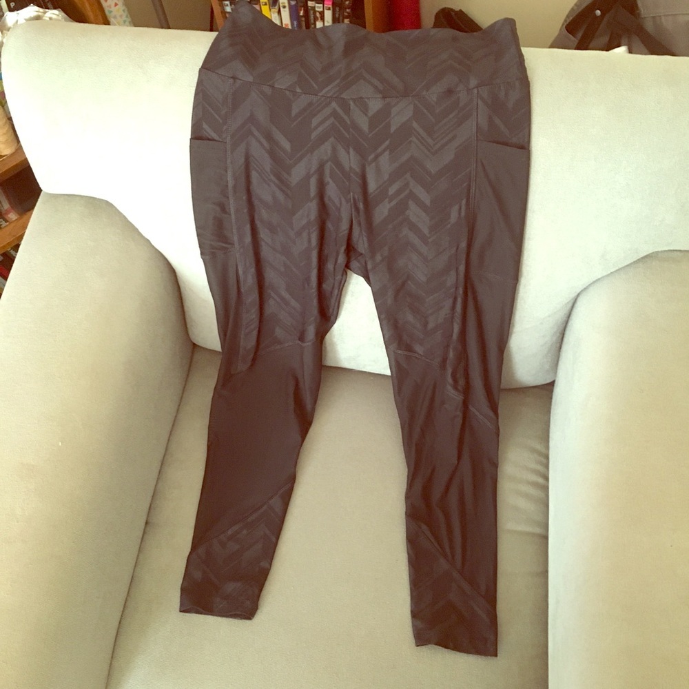 Size large black leggings with pockets